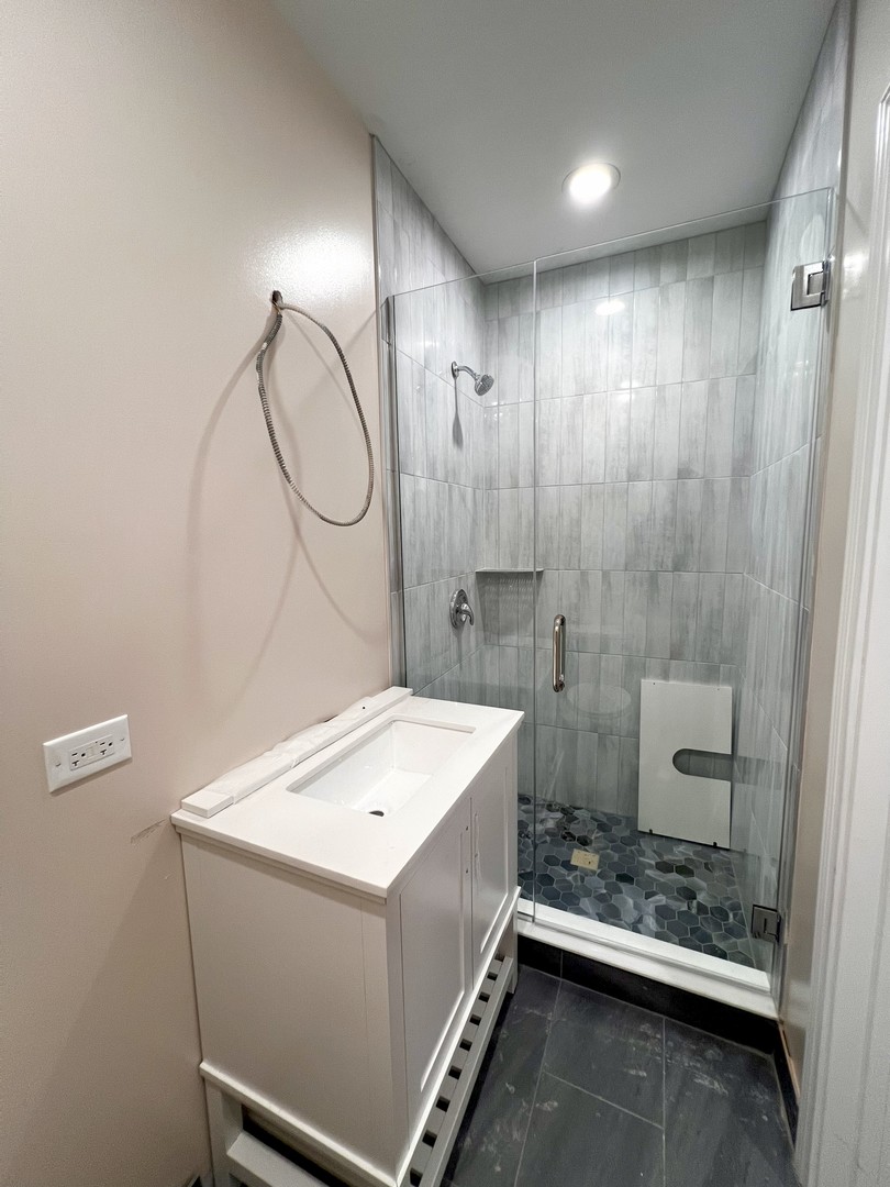 670 W Sheridan Road Unit: 1