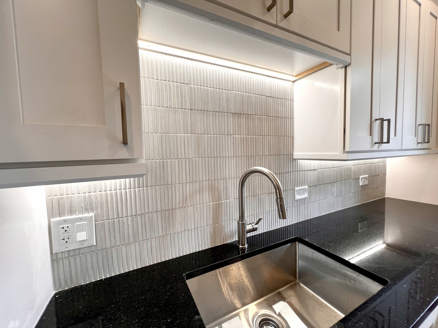 670 W Sheridan Road Unit: 1