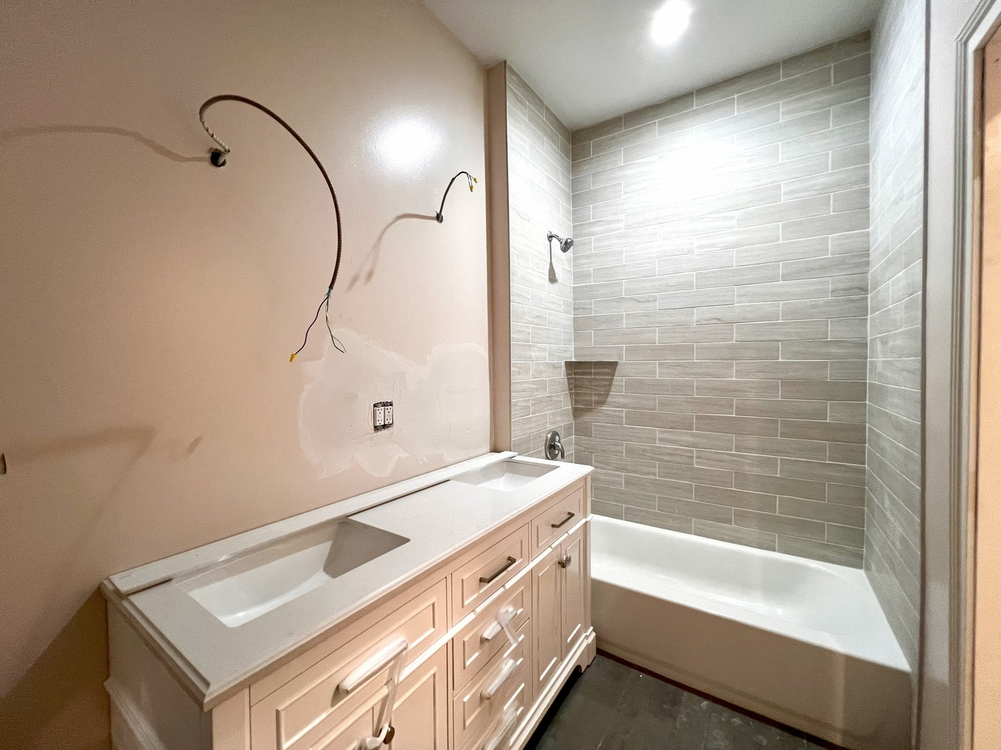 670 W Sheridan Road Unit: 1