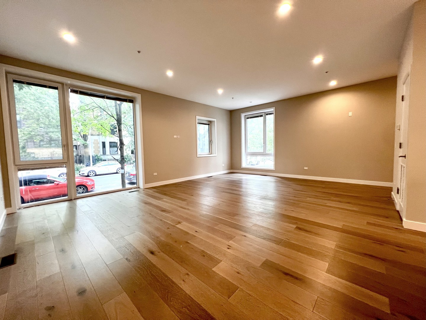 3763 N Sheffield Avenue Unit: 111