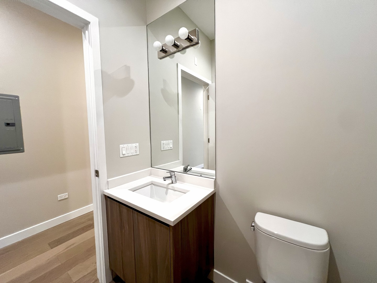3763 N Sheffield Avenue Unit: 111