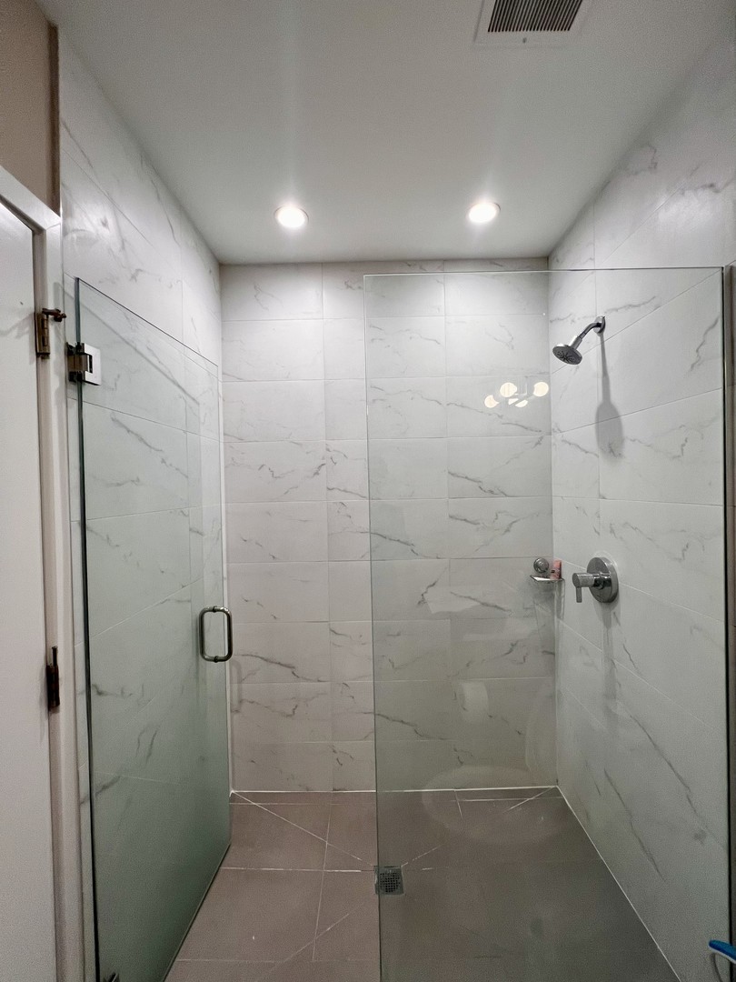 3763 N Sheffield Avenue Unit: 111