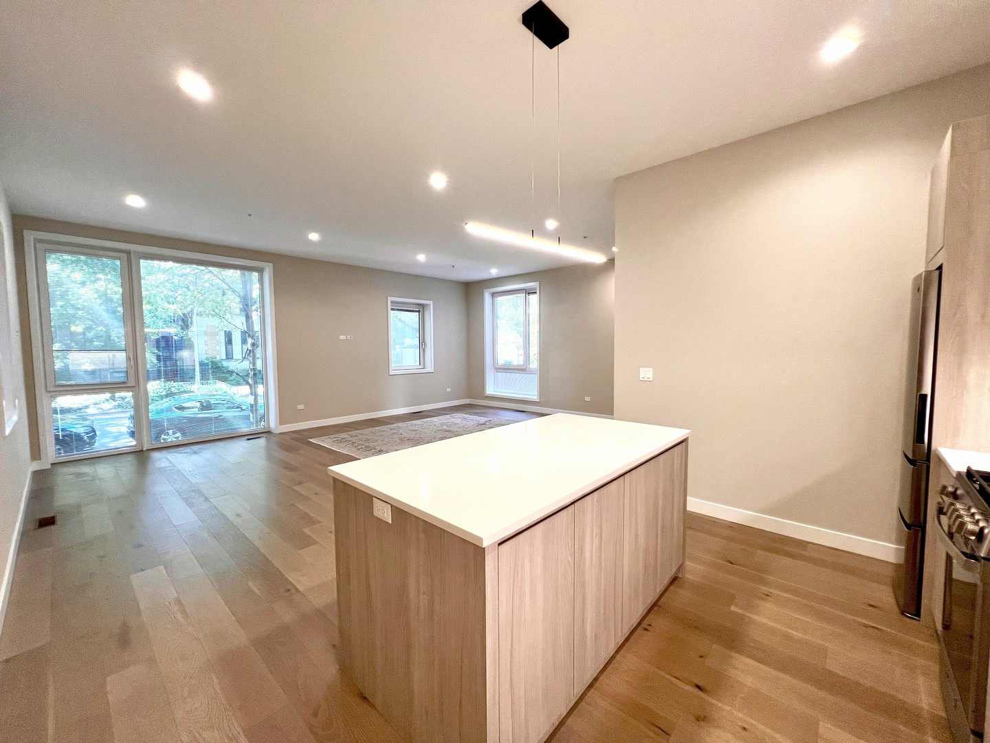 3763 N Sheffield Avenue Unit: 111