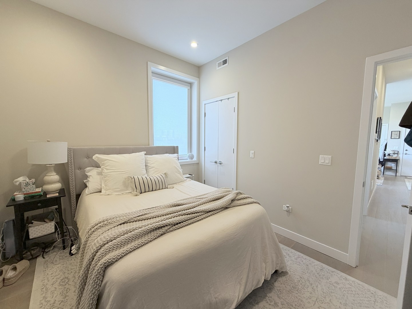 3757 N Sheffield Avenue Unit: 402