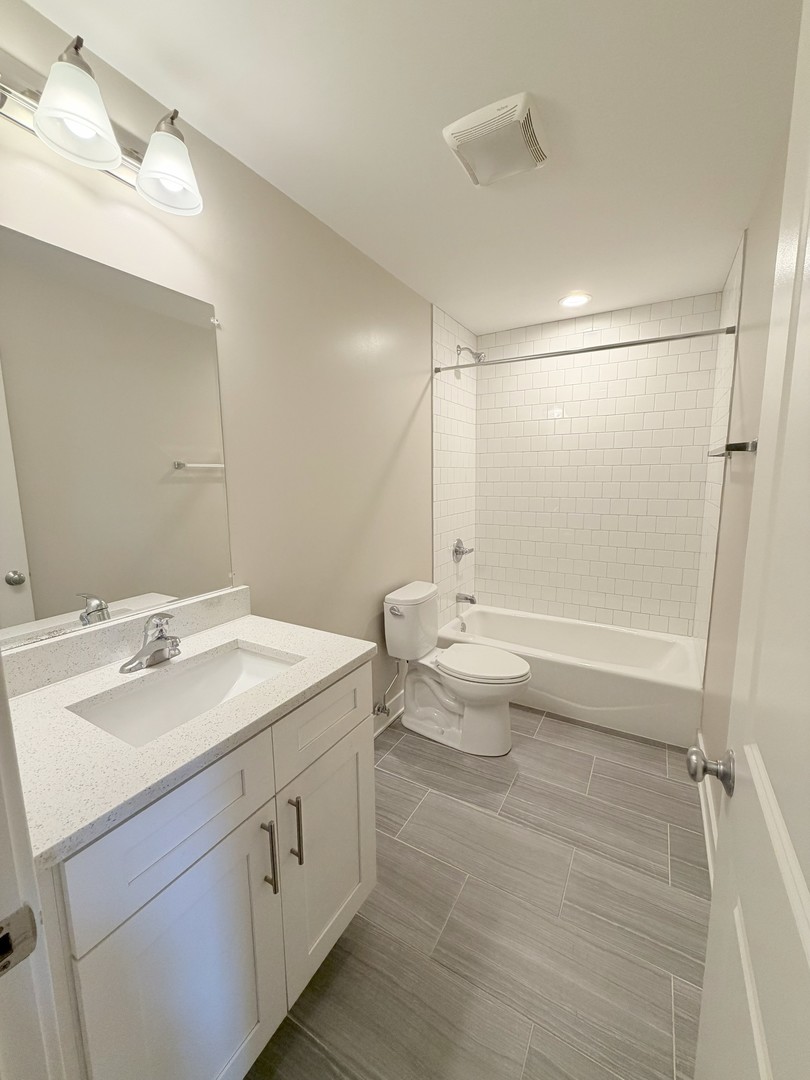 3607 W Ainslie Street Unit: 3