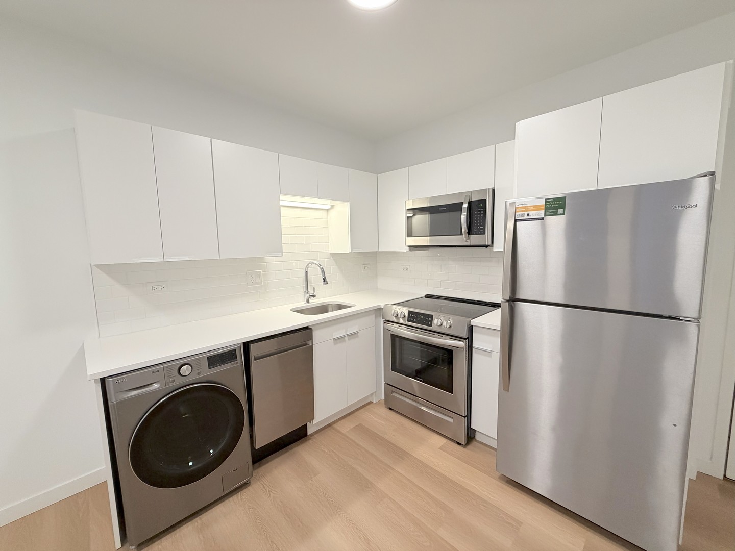 1650 W Roscoe Street Unit: 204