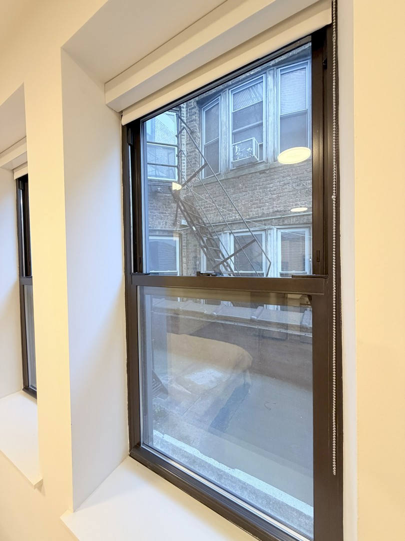 1650 W Roscoe Street Unit: 204