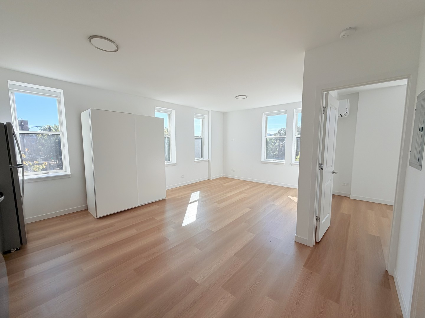 1650 W Roscoe Street Unit: 501