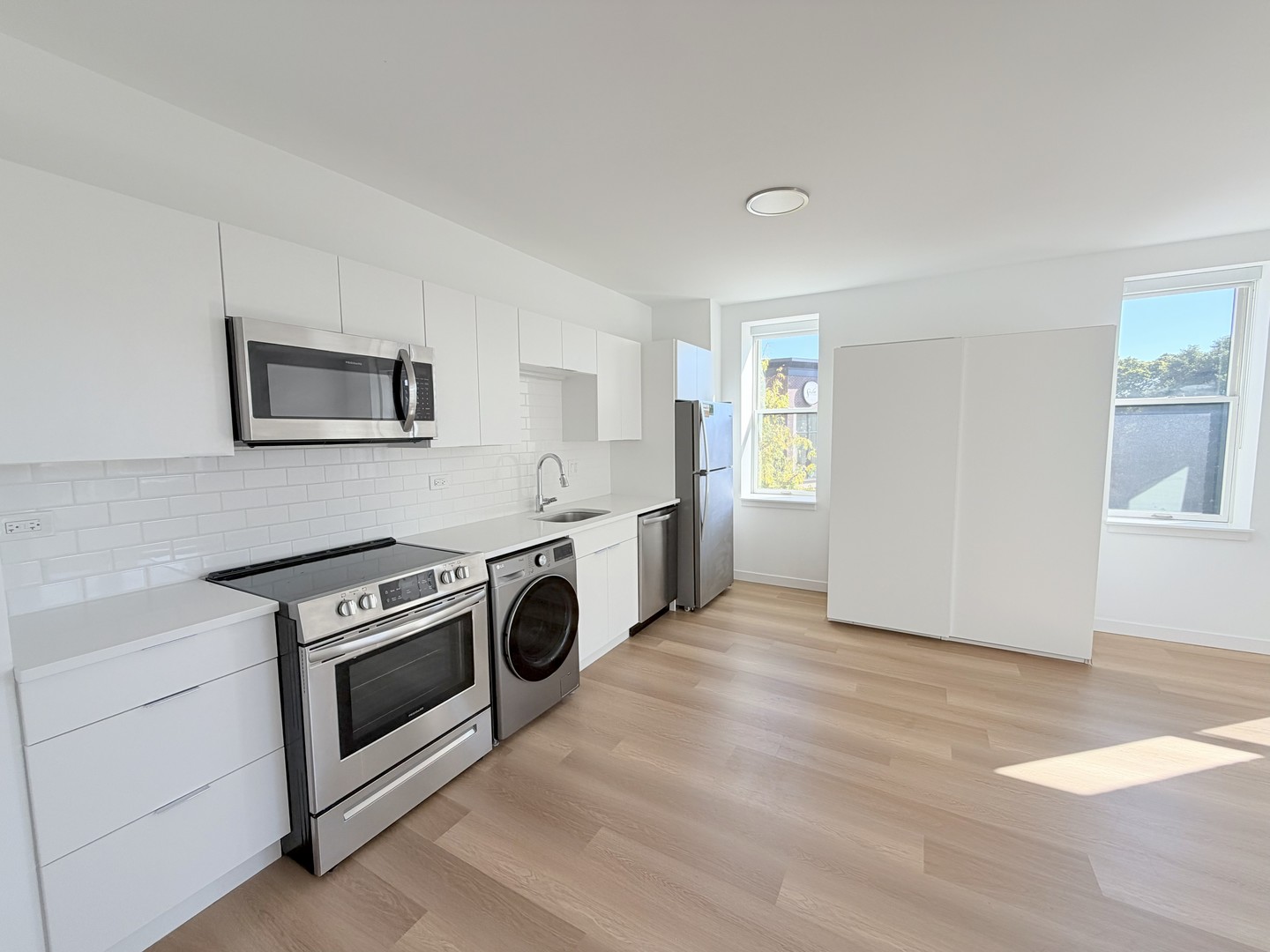 1650 W Roscoe Street Unit: 501