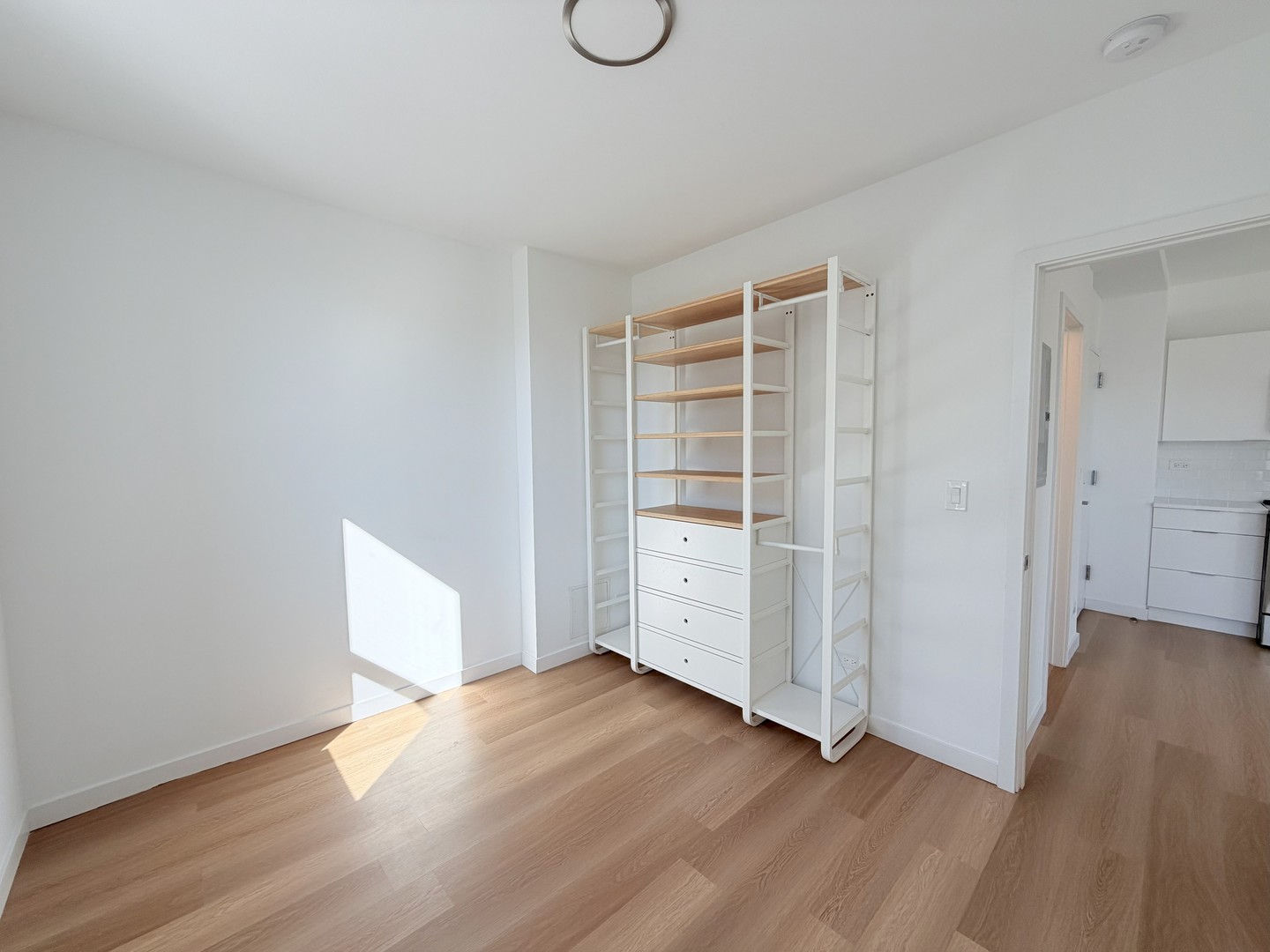 1650 W Roscoe Street Unit: 501