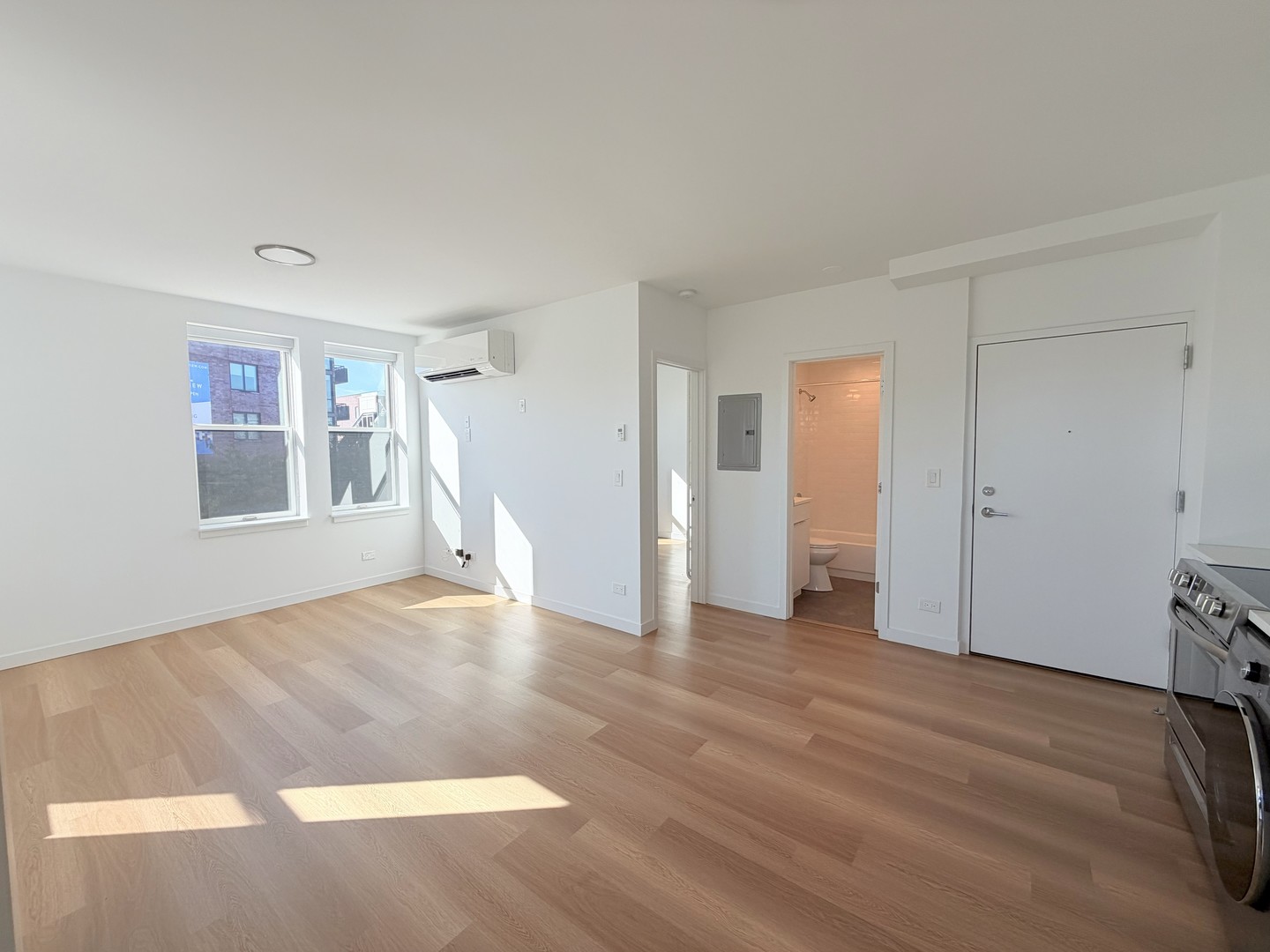 1650 W Roscoe Street Unit: 501