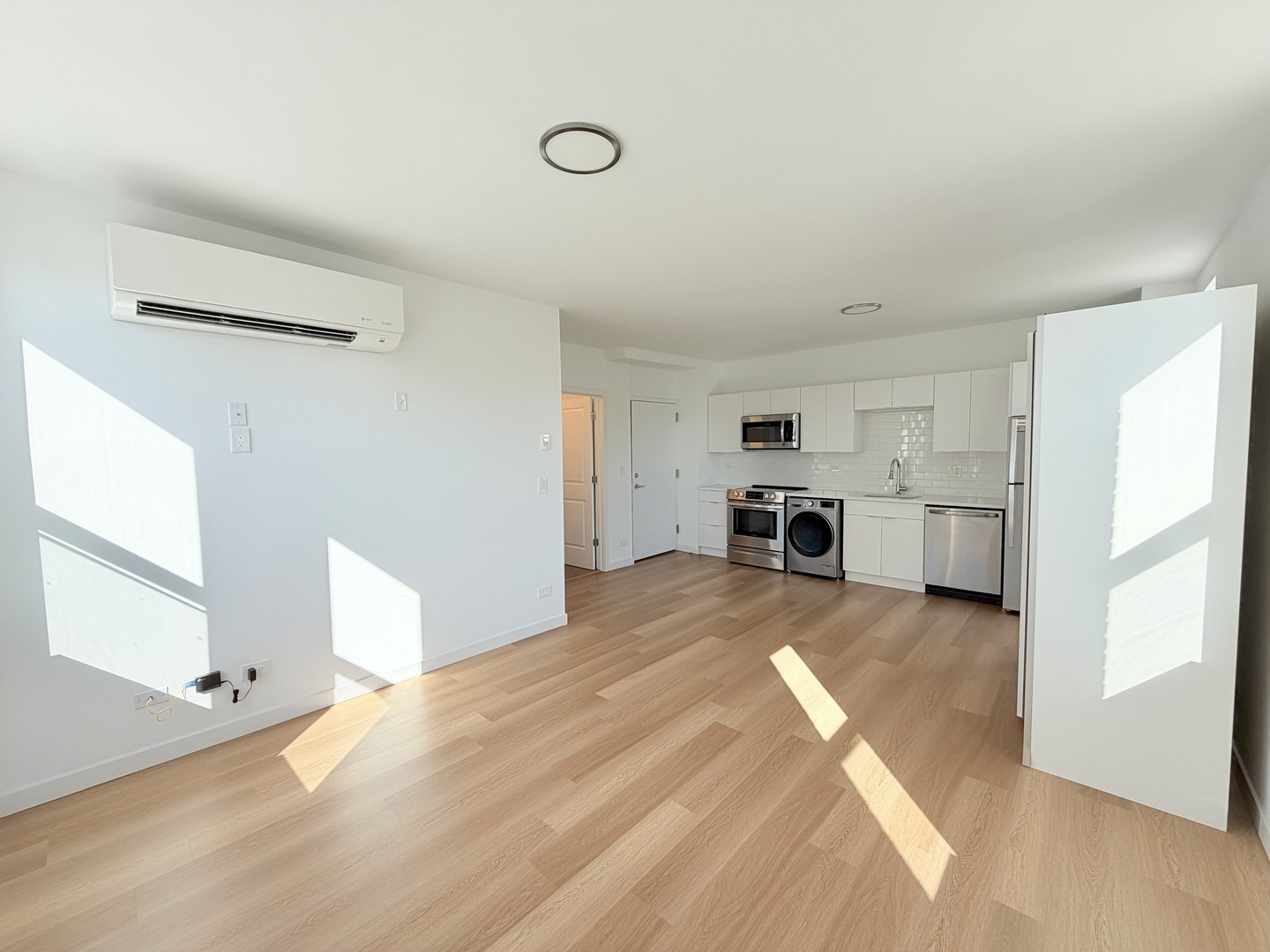 1650 W Roscoe Street Unit: 501