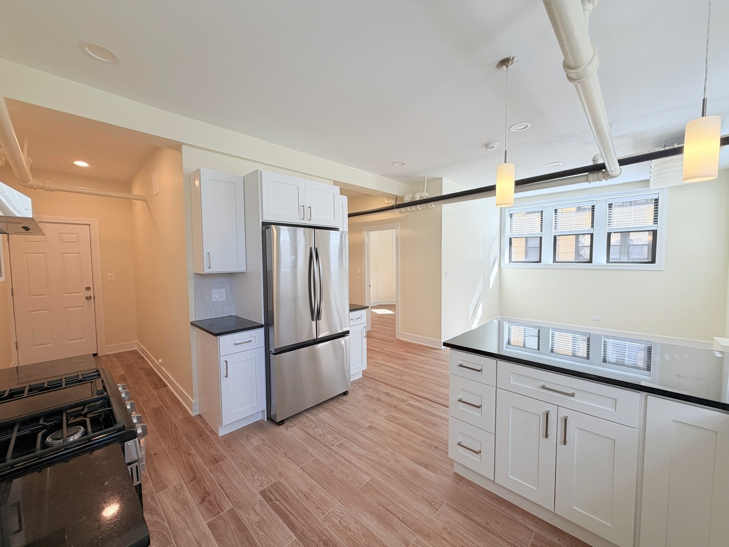3927 N Pine Grove Avenue Unit: G
