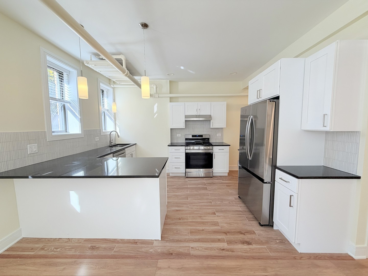 3927 N Pine Grove Avenue Unit: G