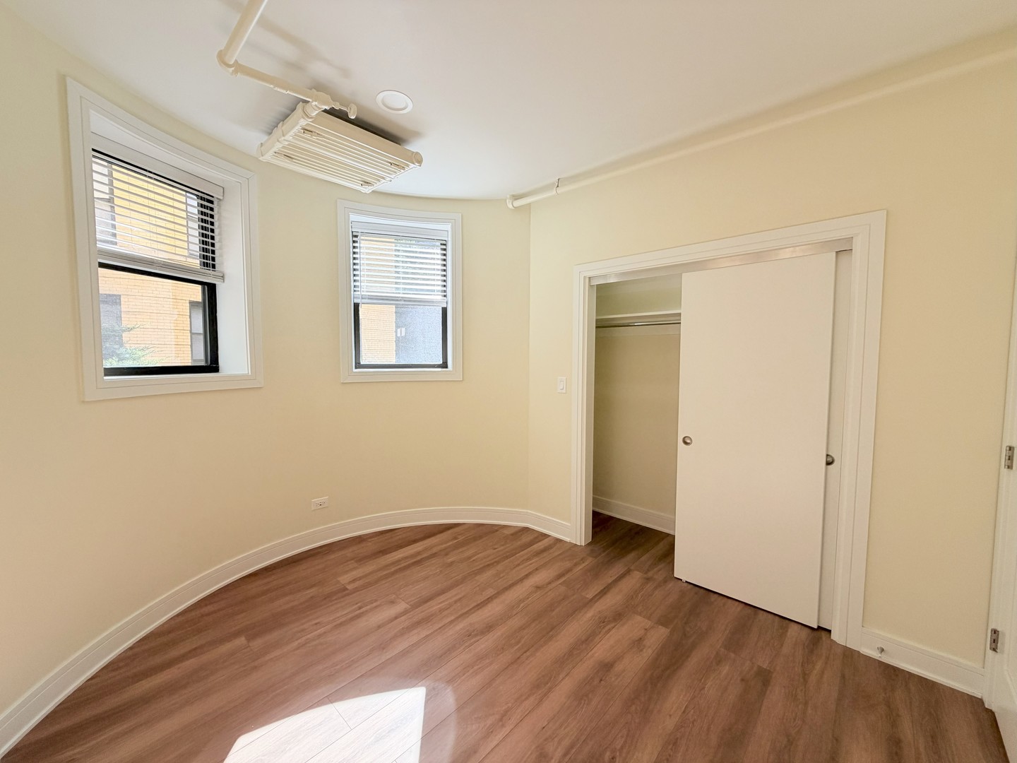 3927 N Pine Grove Avenue Unit: G