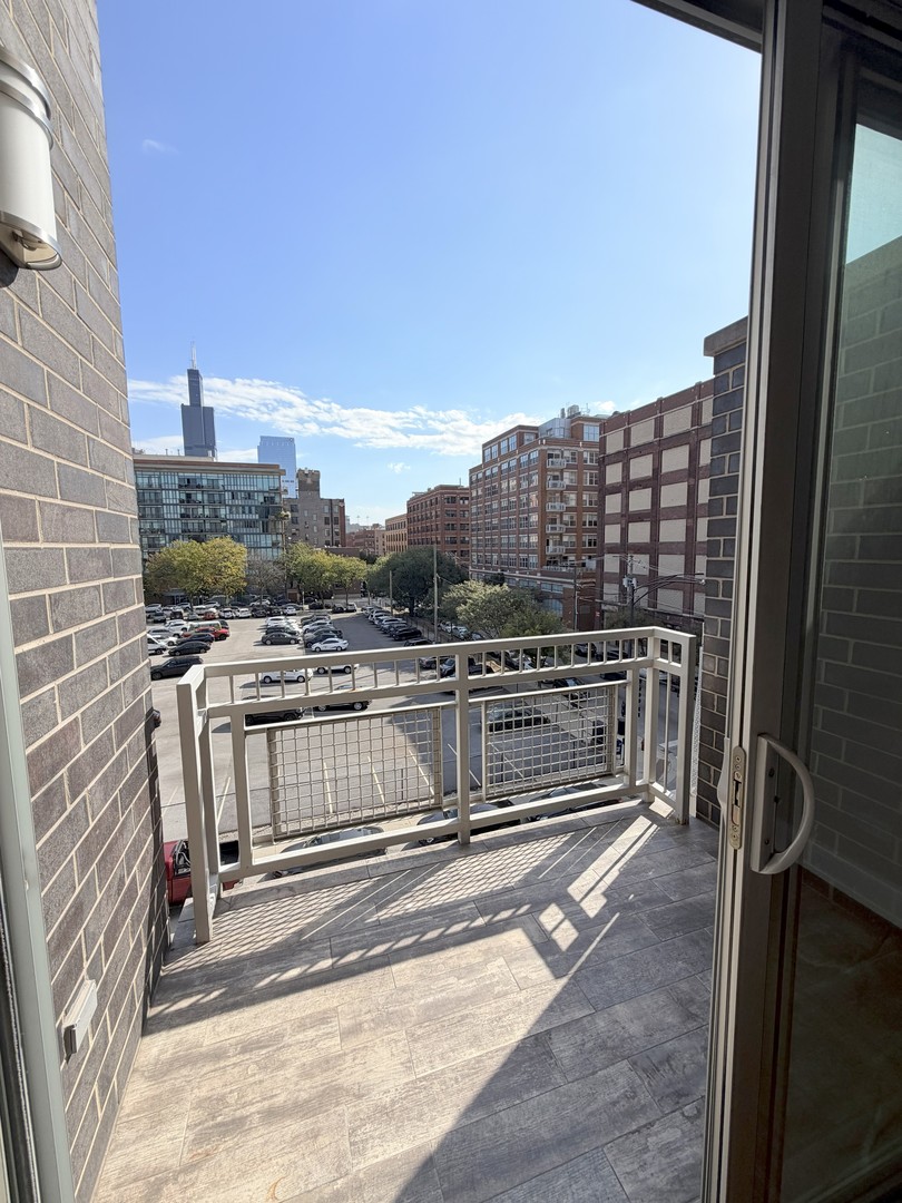 1002 W Van Buren Street Unit: 405