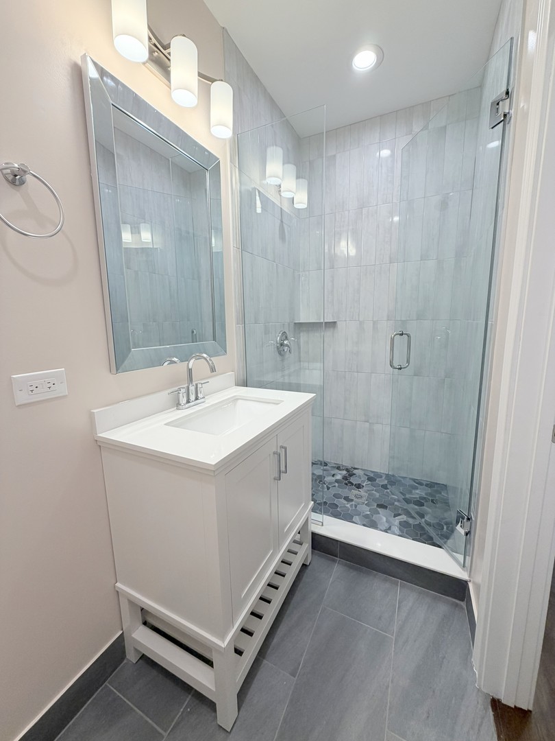 670 W Sheridan Road Unit: 1