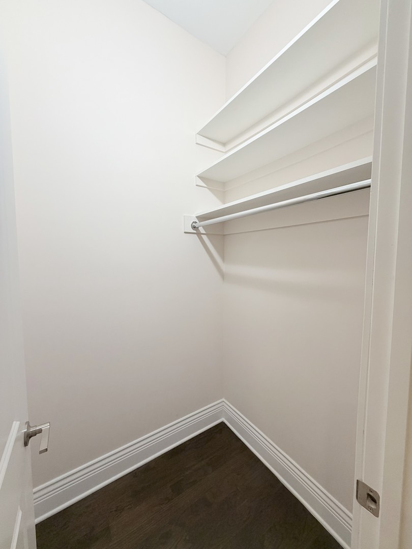 670 W Sheridan Road Unit: 1