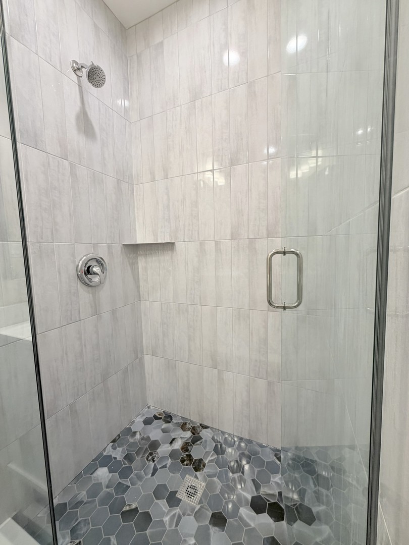 670 W Sheridan Road Unit: 1