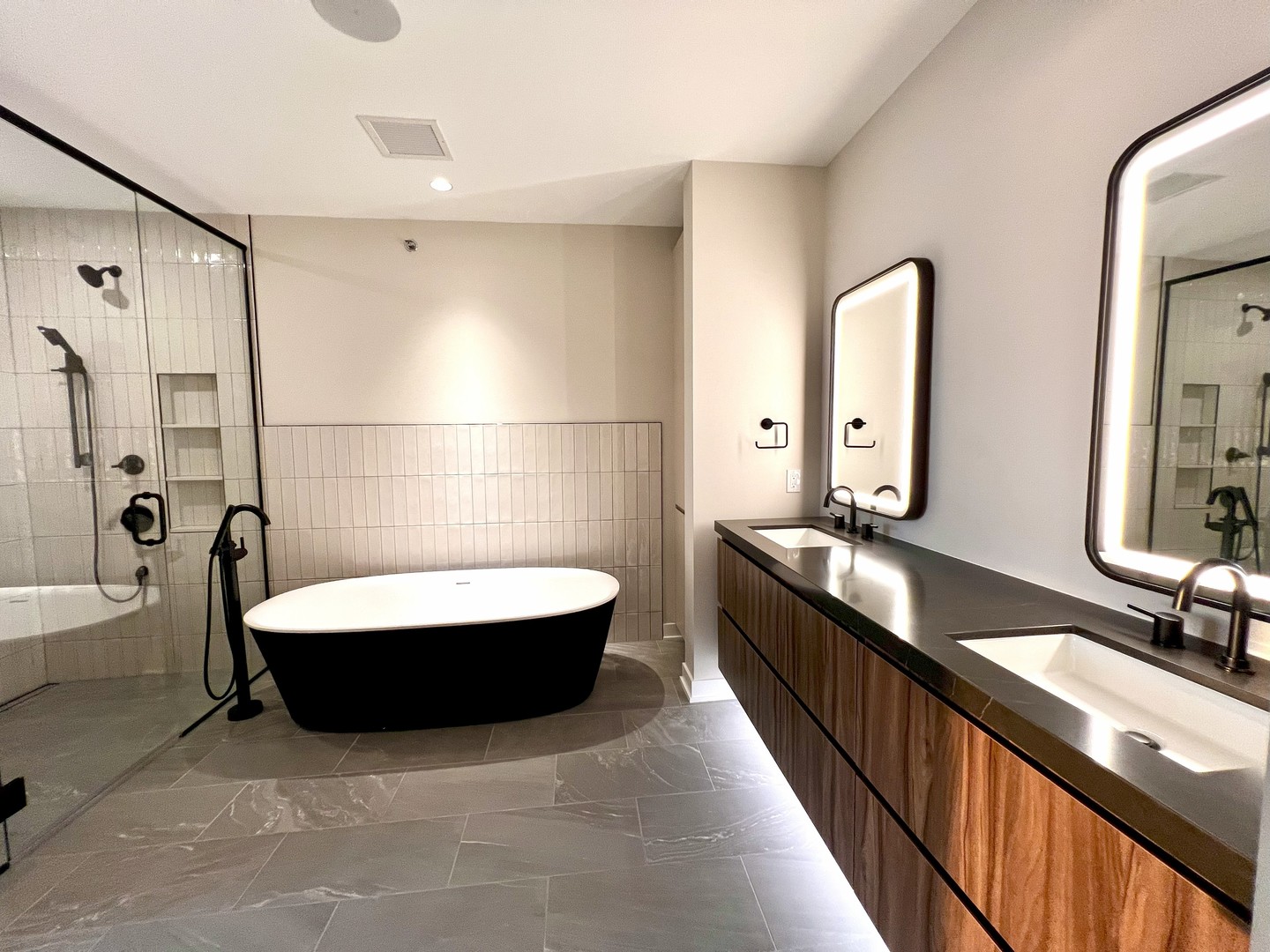 1114 W Carroll Avenue Unit: PH-3201