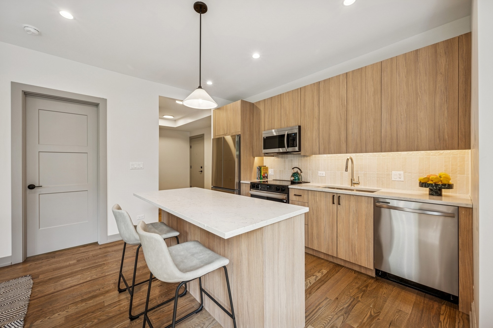 1341 W Estes Avenue Unit: 3A