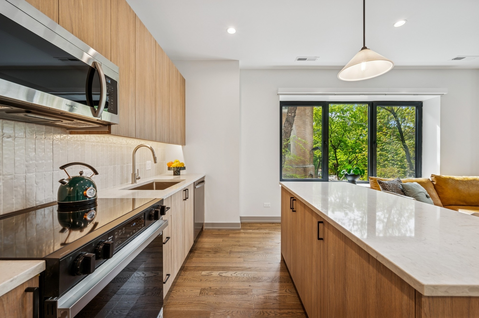 1341 W Estes Avenue Unit: 3A