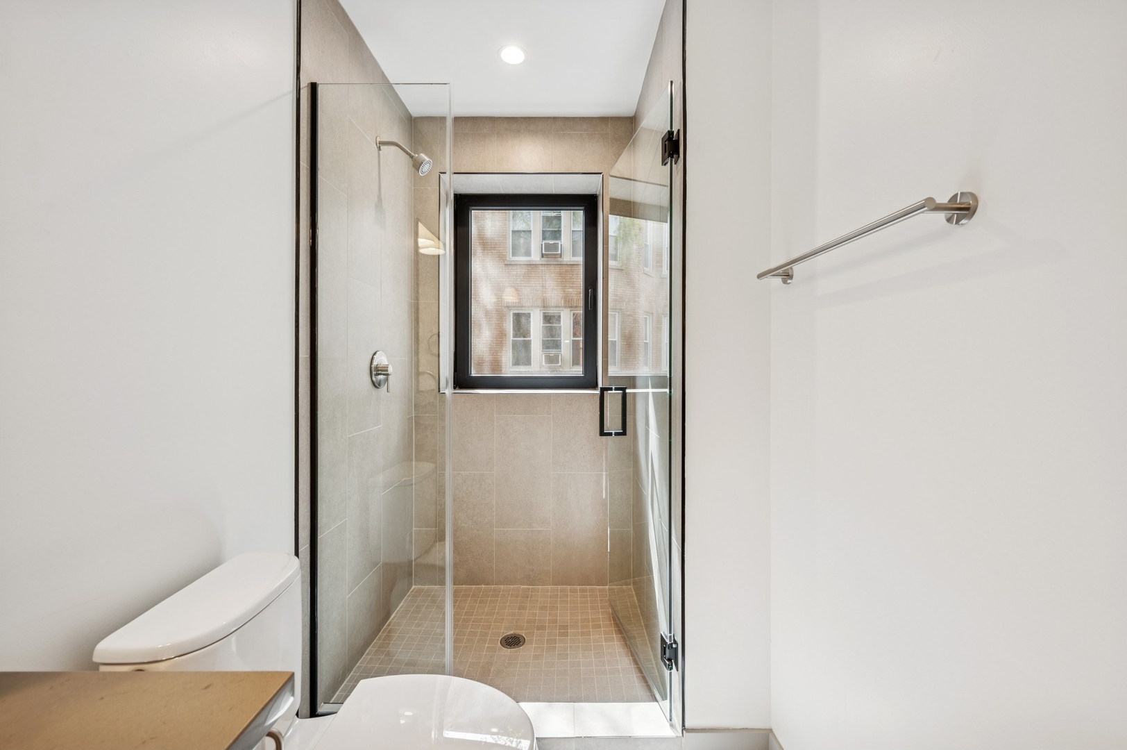 1341 W Estes Avenue Unit: 3A