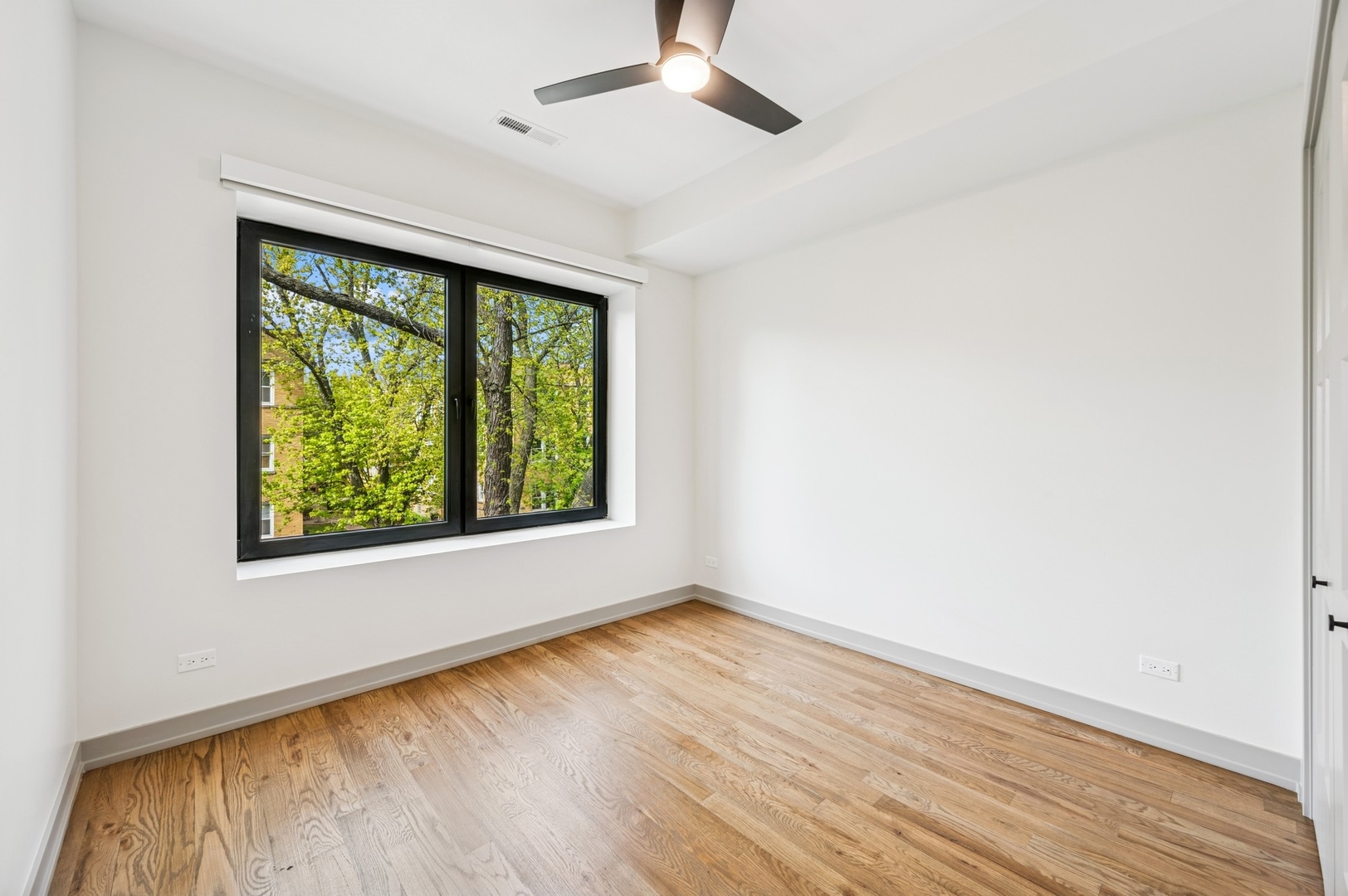 1341 W Estes Avenue Unit: 3A