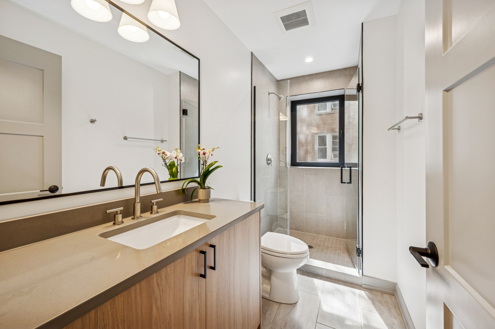 1341 W Estes Avenue Unit: 3A