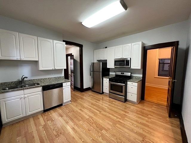 1231 N Greenview Avenue Unit: 1F