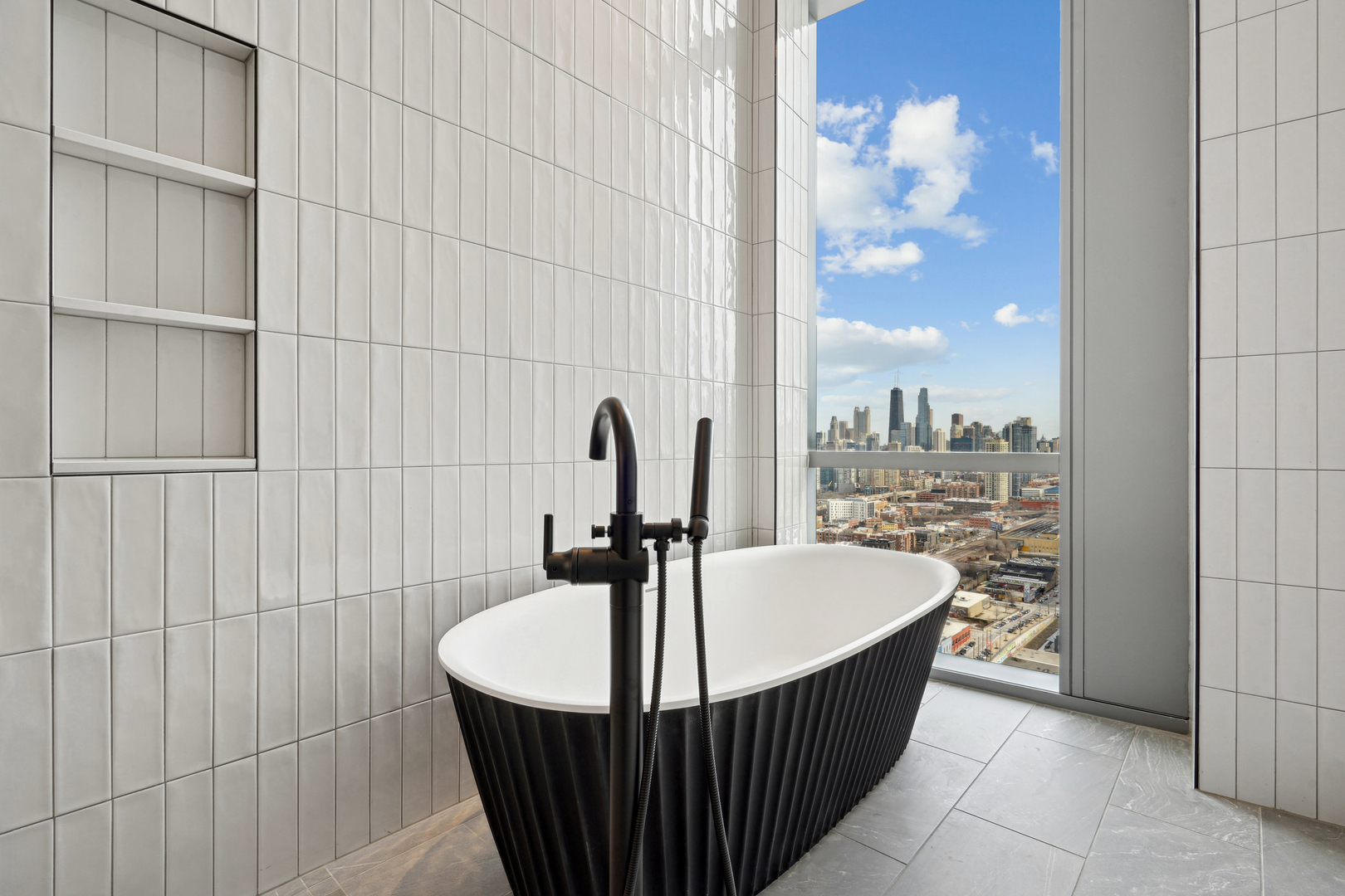 1114 W Carroll Avenue Unit: PH-3203