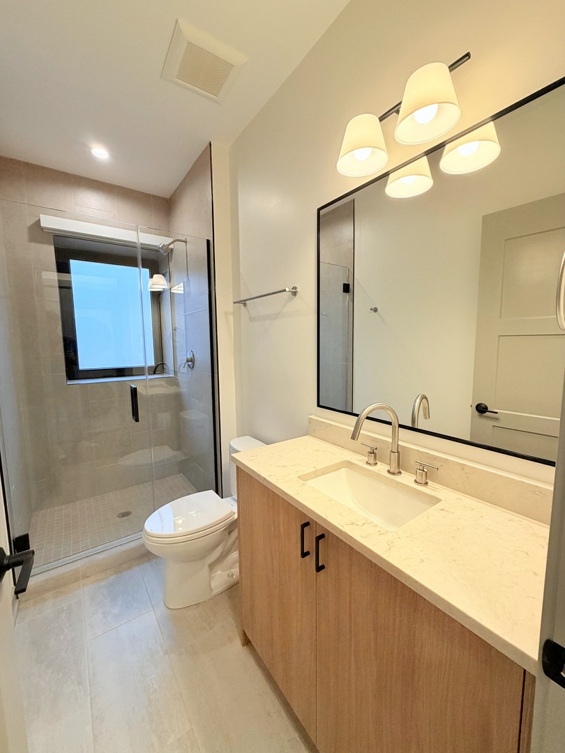 1339 W Estes Avenue Unit: 3D