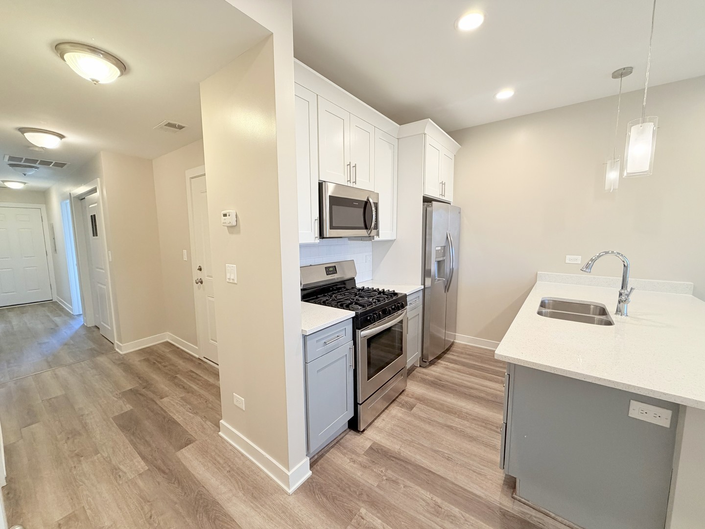 3607 W Ainslie Street Unit: 3