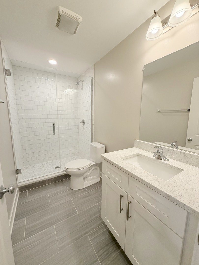 3607 W Ainslie Street Unit: 3