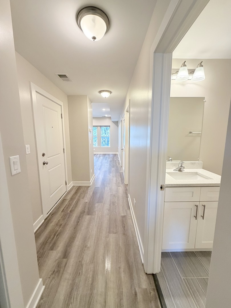 3607 W Ainslie Street Unit: 3