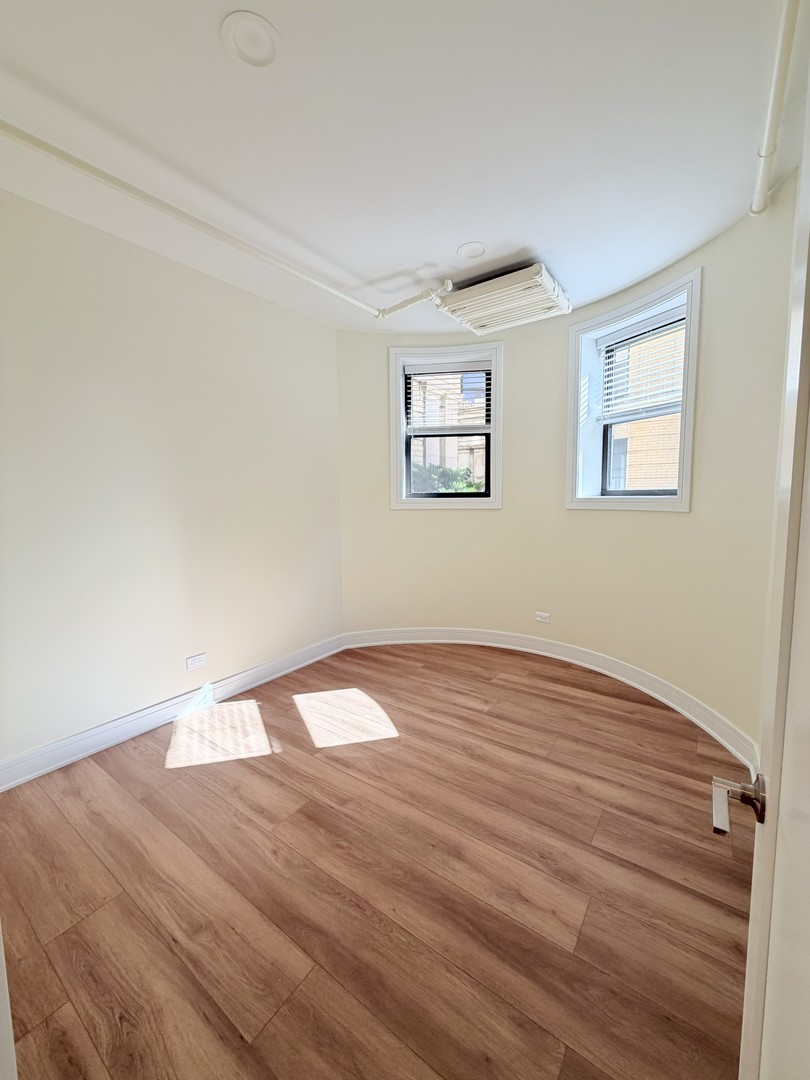 3927 N Pine Grove Avenue Unit: BW