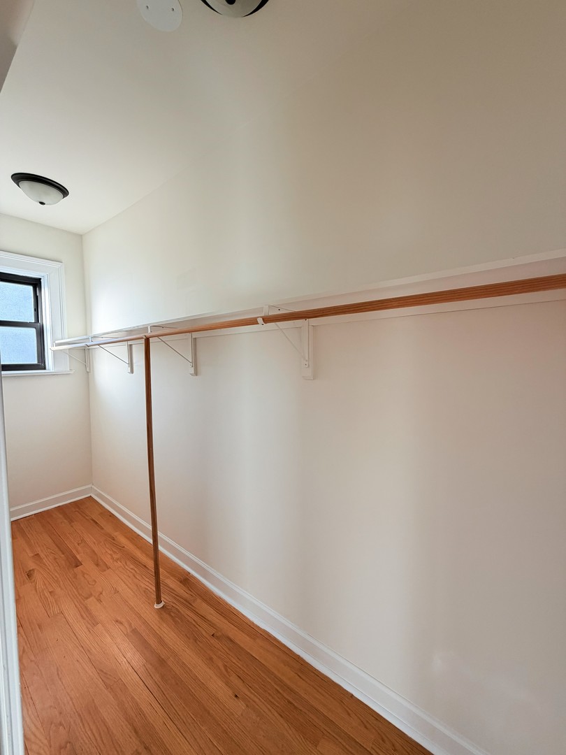 3939 N Pine Grove Avenue Unit: 2F