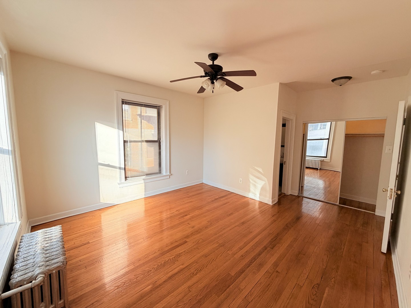 3939 N Pine Grove Avenue Unit: 2F