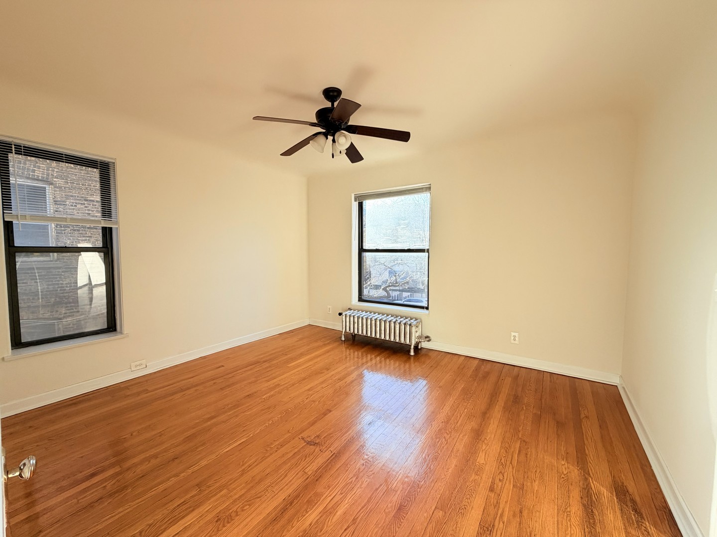 3939 N Pine Grove Avenue Unit: 2F