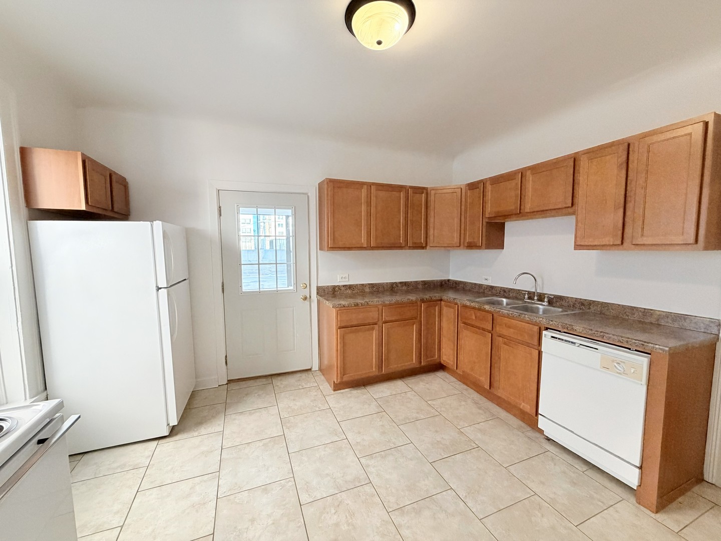 3939 N Pine Grove Avenue Unit: 2F