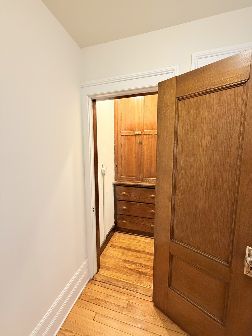 3939 N Pine Grove Avenue Unit: 2F