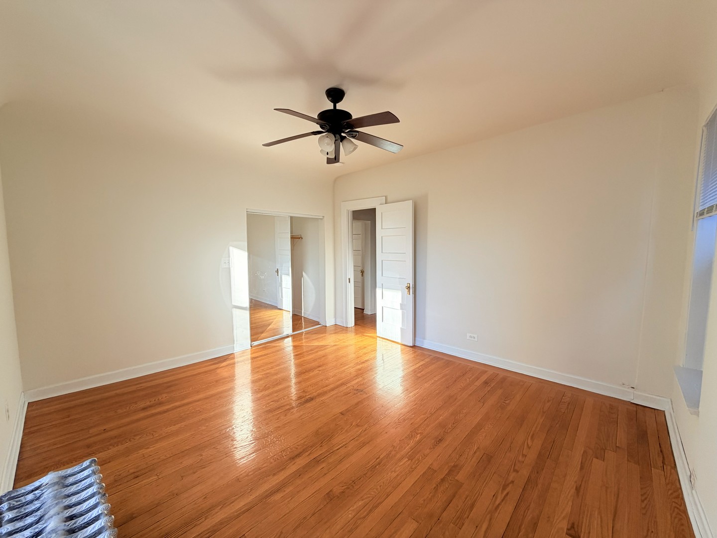 3939 N Pine Grove Avenue Unit: 2F