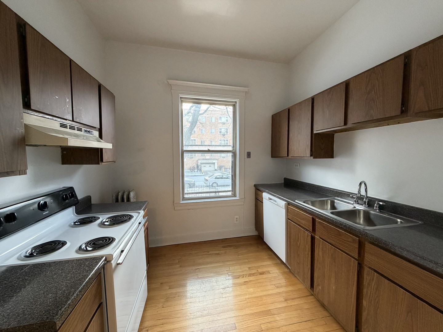 668 W Sheridan Road Unit: 1