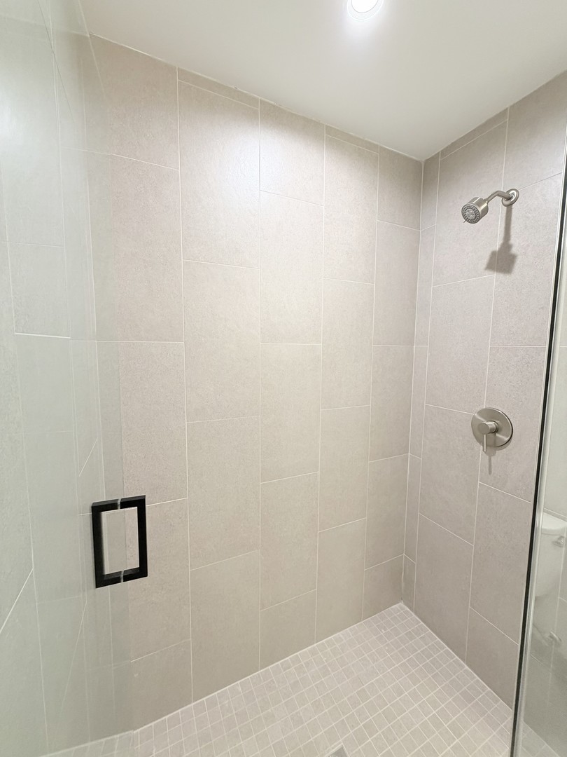 1335 W Estes Avenue Unit: 2A