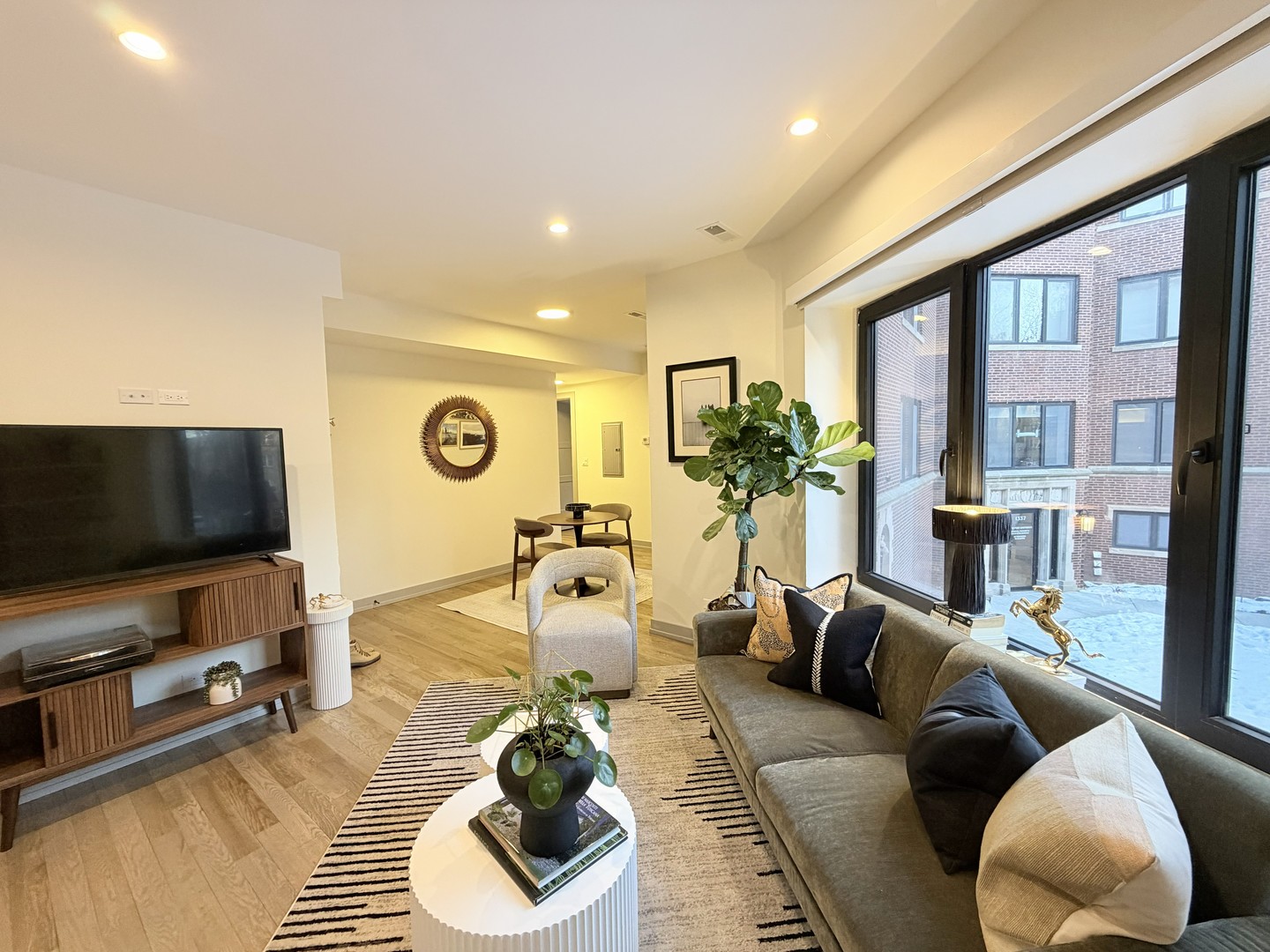 1335 W Estes Avenue Unit: 2A