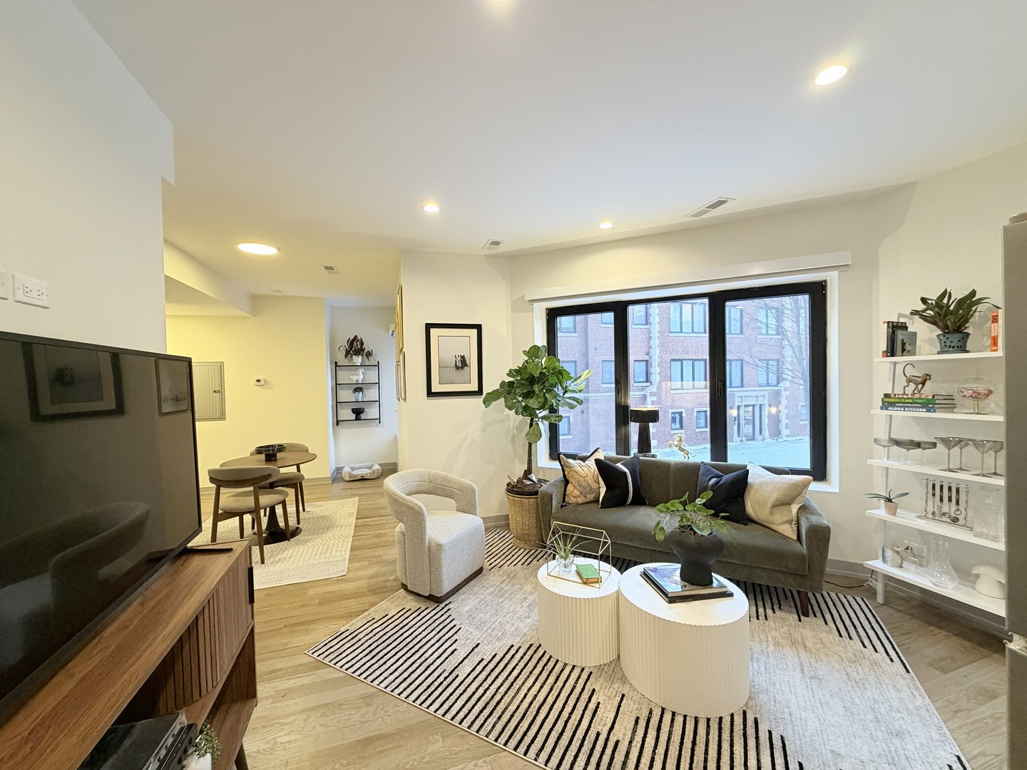 1335 W Estes Avenue Unit: 2A