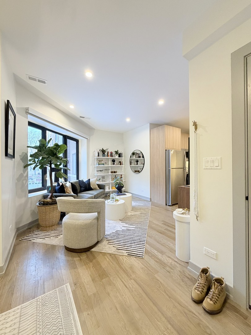 1335 W Estes Avenue Unit: 1A