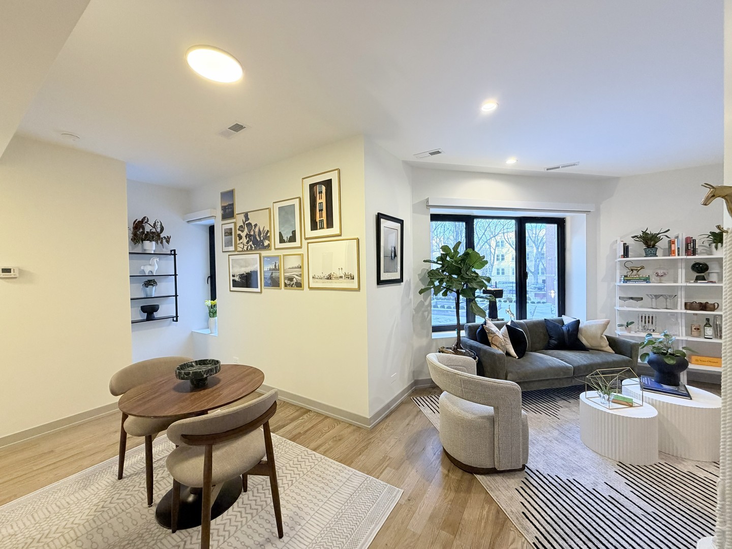 1335 W Estes Avenue Unit: 1A