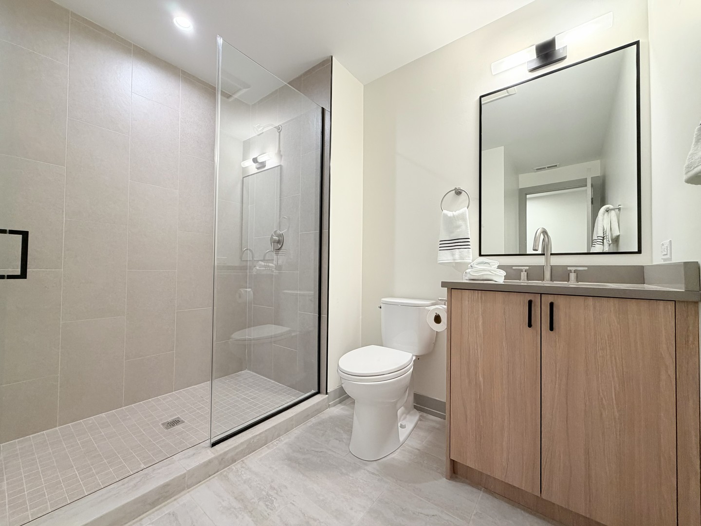 1335 W Estes Avenue Unit: 1A