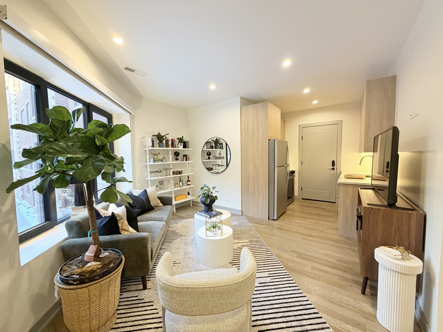 1335 W Estes Avenue Unit: 1A